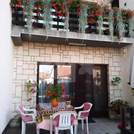 Privatna Kuca منزل للإقامة